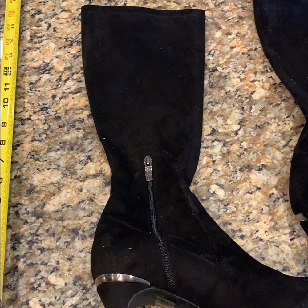 Suede high heeled black boots. - Picture 4 of 7
